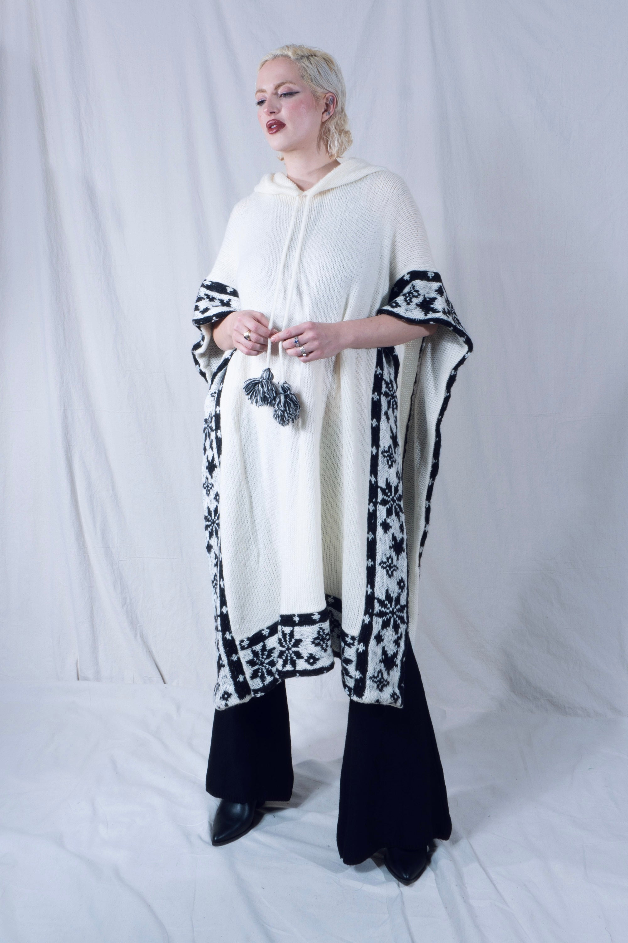 Cali Poncho in White and Black