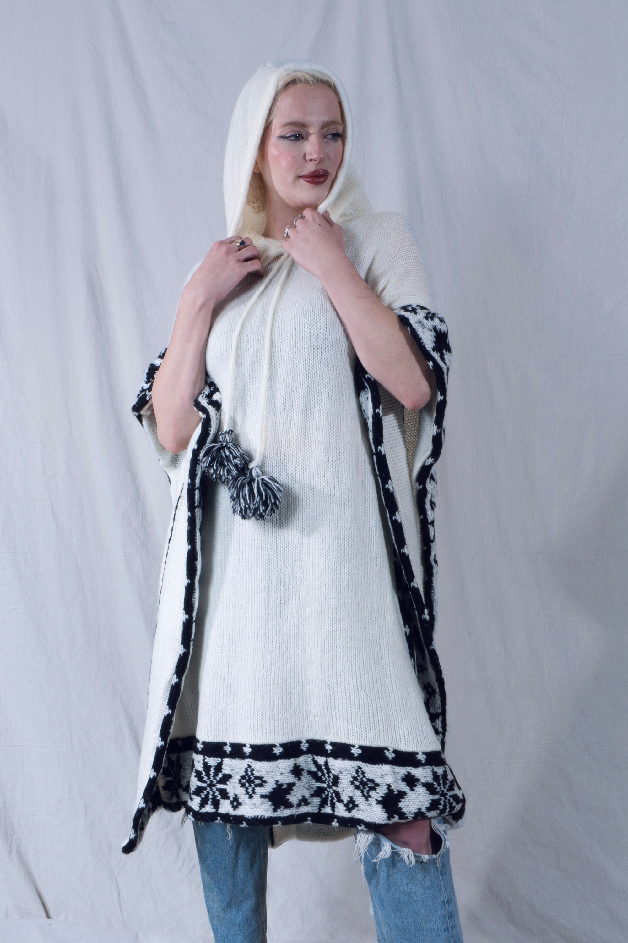Cali Poncho in White and Black