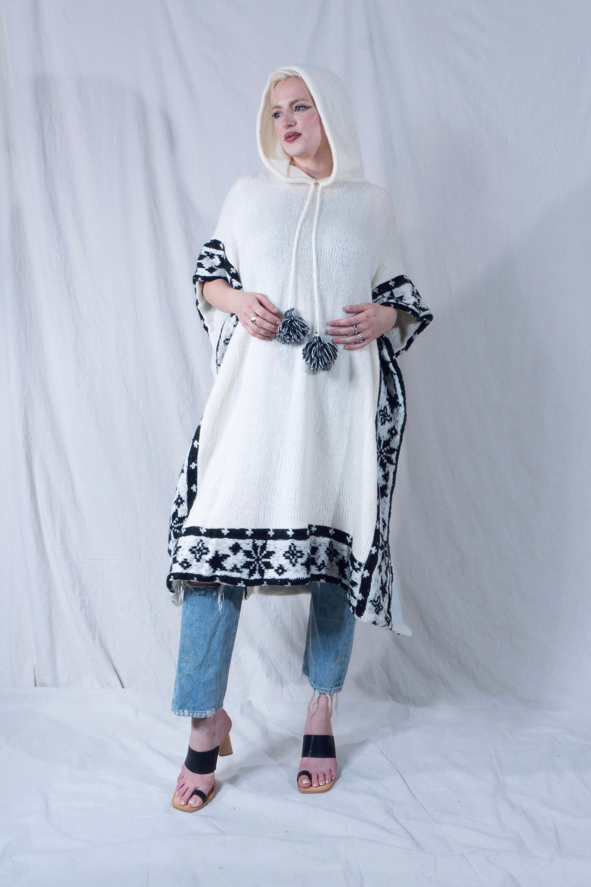Cali Poncho in White and Black